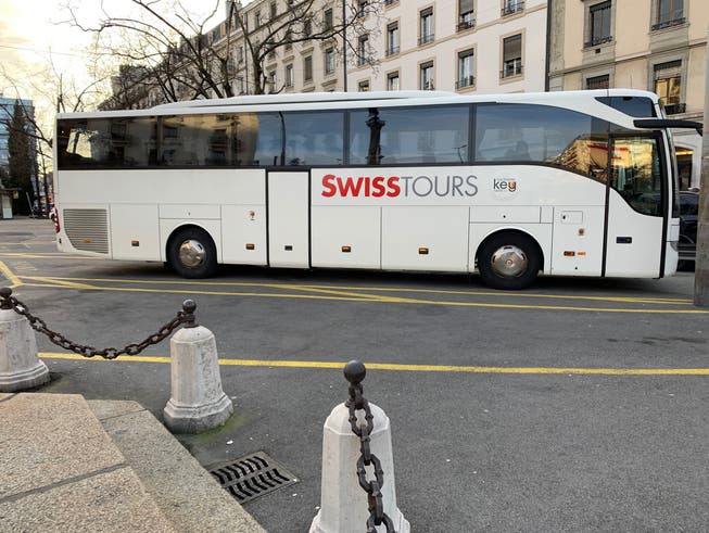 Die Ähnlichkeit des roten Swiss-Schriftzugs passt der gleichnamigen Airline gar nicht. Nun musste die Genfer Reisefirma reagieren. 