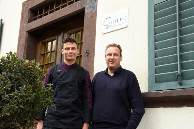 Christoph (links) und Martin Küng führen das Restaurant Schwanen in Merenschwand in der dritten Generation. 2020 sind sie mit drei Kronen in die Gilde etablierter Schweizer Gastronomen aufgenommen worden. Jetzt endlich können sie feiern.