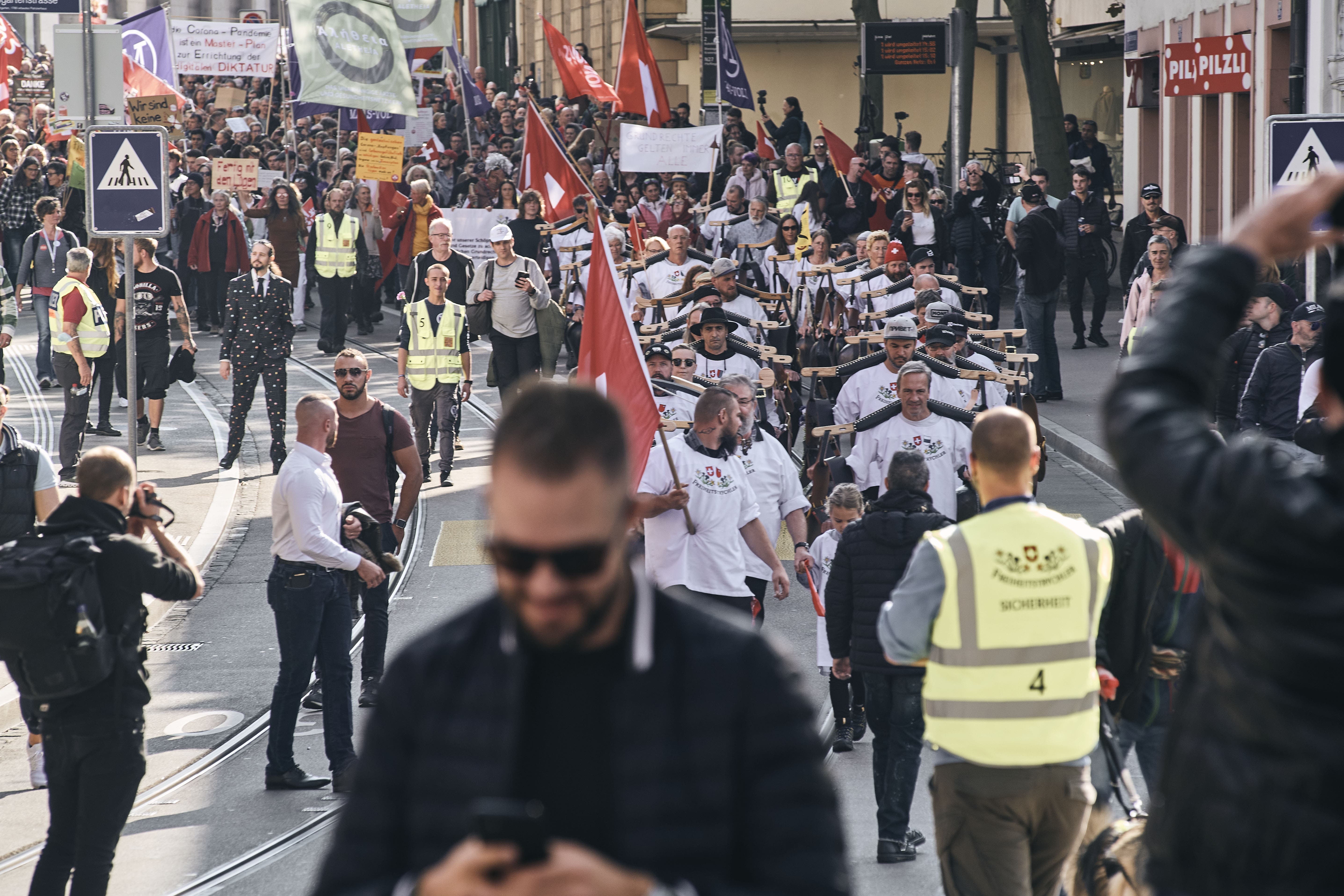 Demonstration gegen die Covid-Massnahmen mit Freiheitstrychlern.