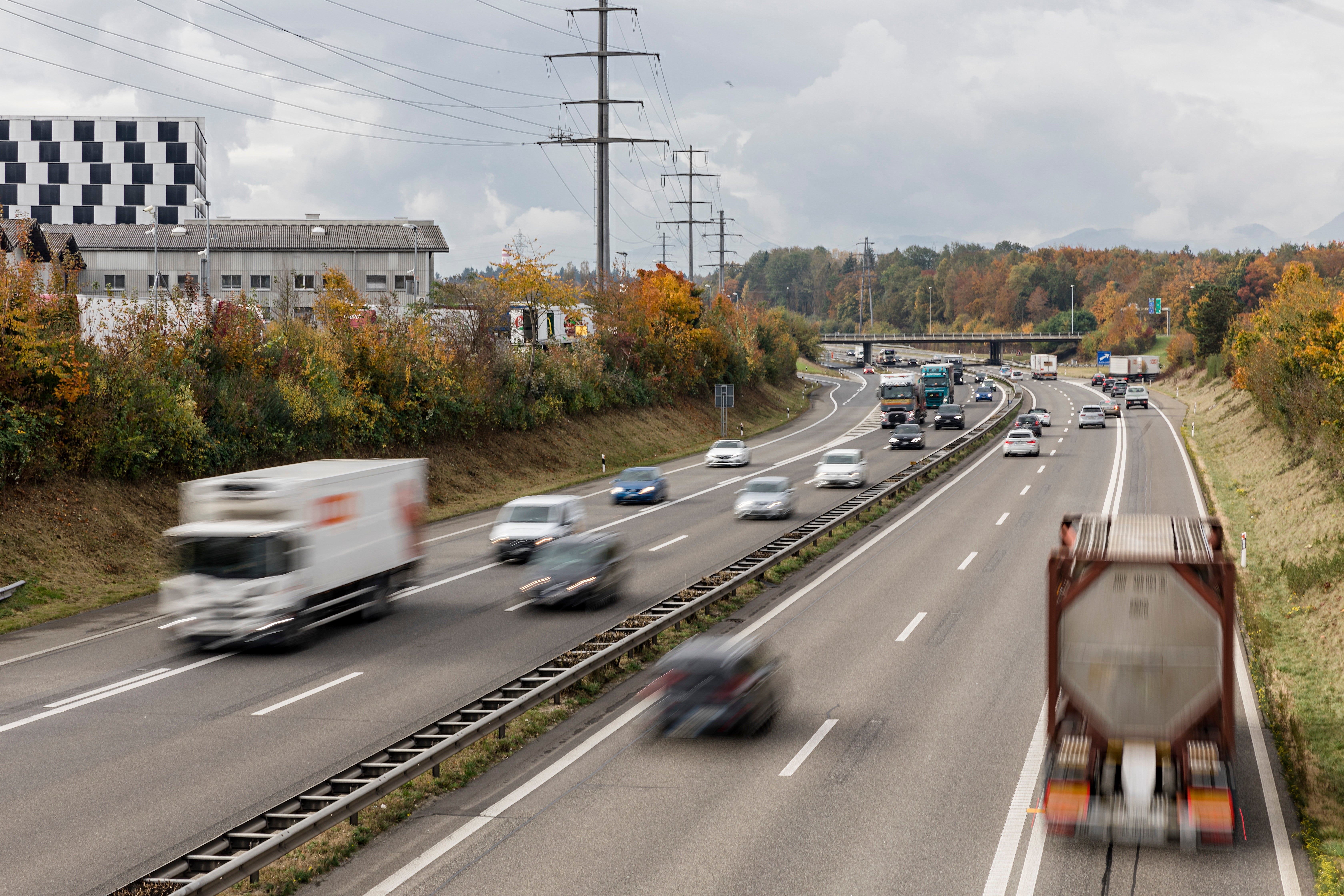 Autofahrerin überfuhr Sicherheitslinie und bemerkte Unfall nicht