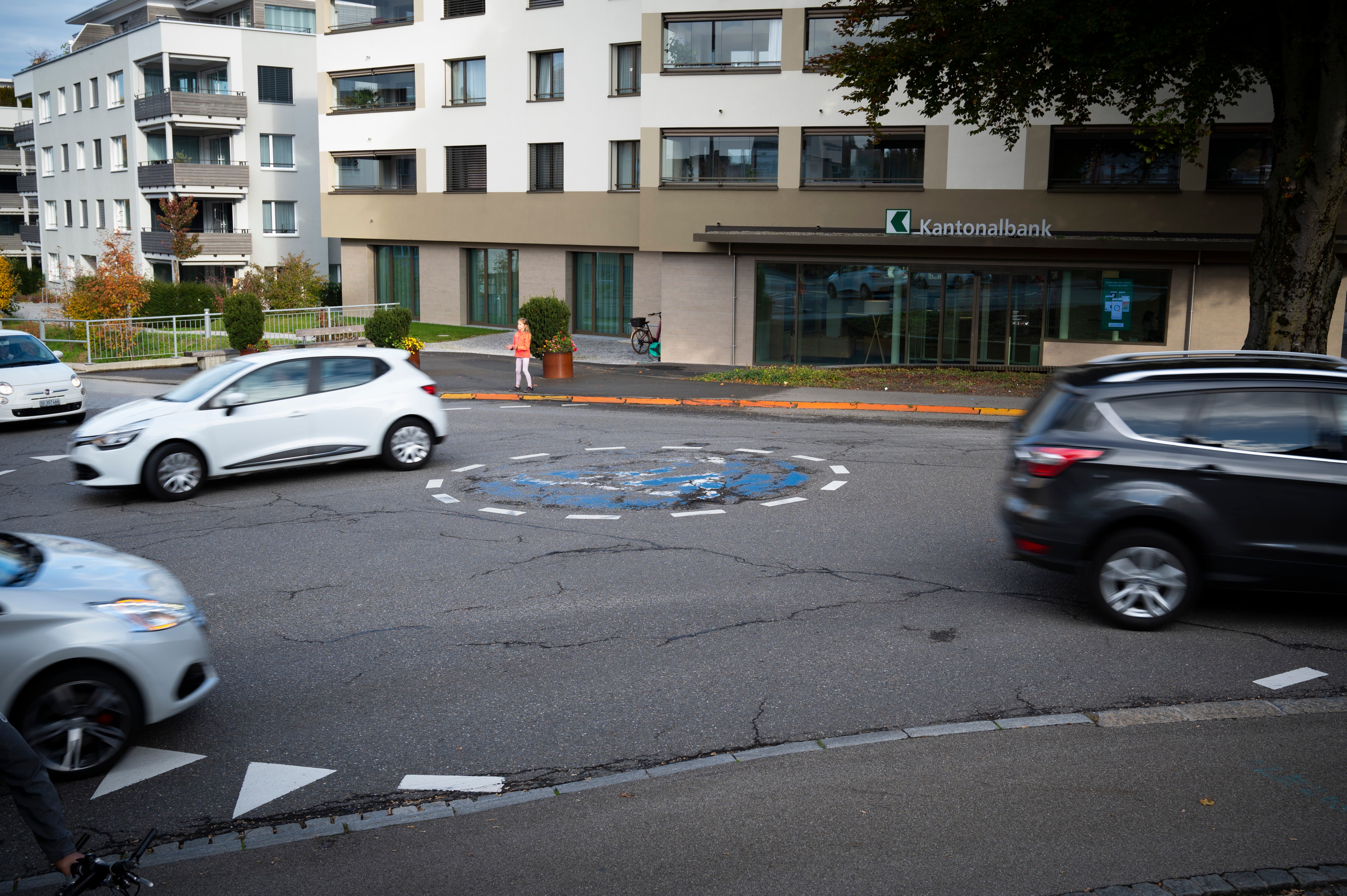 Der kleinste Kreisel auf einer Kantonsstrasse ist in Goldach beim Rathaus zu finden.