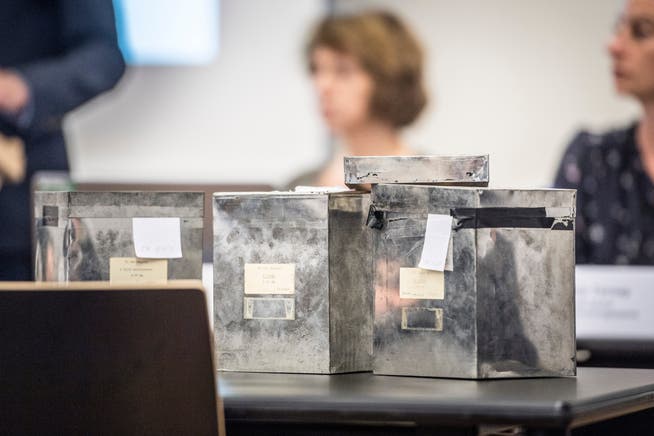 Im September 2019 stellten Wissenschafter die Ergebnisse ihrer Untersuchungen zum «Testfall Münsterlingen» vor. Dabei waren Kisten mit Medikamenten aus Kuhns Nachlass zu sehen. 