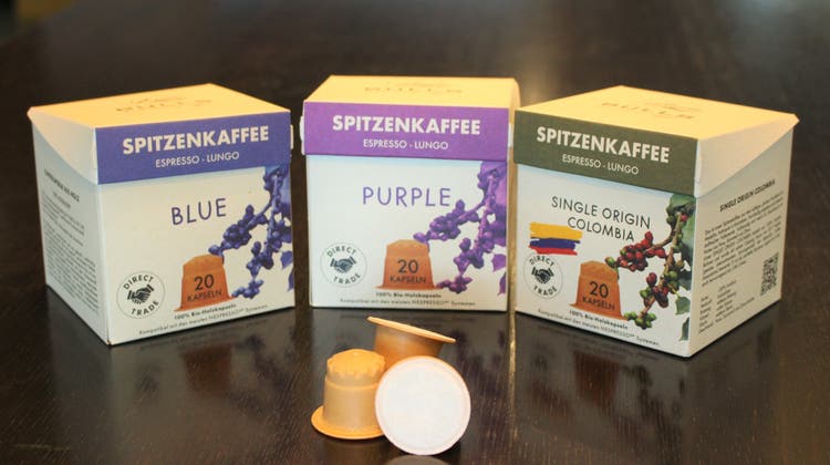 Die drei Sorten Blue, Purple und Single Origin Colombia sind im Handel in Holzkapseln erhältlich. (Ann-Kathrin Amstutz)