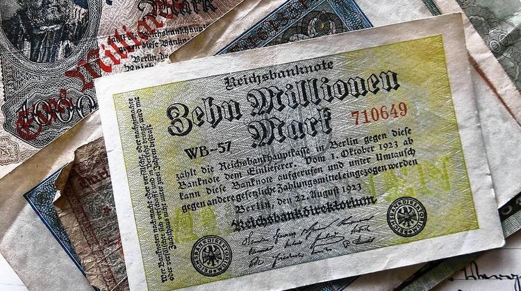 Die Inflation von 1923 führte in Deutschland zu Milliarden-Mark-Banknoten. Aber auch schon 1921 gab es einen starken Währungsverfall. (Erhard Morath / Südkurier)