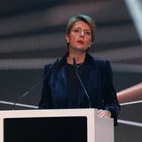 Bundesrätin Karin Keller-Sutter eröffnet die Verleihung des «Digital Economy Awards» in Zürich. (Moritz Schmid / Ringier)