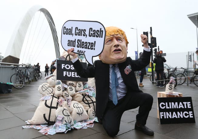 Aktivisten sind mit den Verhandlungen in Glasgow unzufrieden: Demonstrationen begleiten die Klimakonferenz in der schottischen Metropole bis zuletzt.