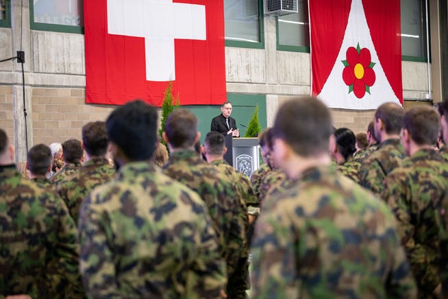 Zürcher Sicherheitsvorsteher Mario Fehr (parteilos) bedankte sich bei allen Soldaten für Ihren Einsatz in der Armee.