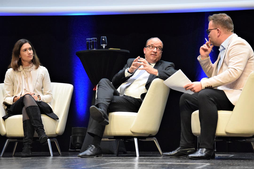 Podiumsgespräch mit (von links): Maja Riniker, Markus Dieth und David Kaufmann (Moderation).