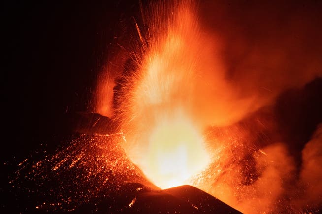 Mehr als 7000 Bewohner mussten seit Ausbruch des Vulkans in Sicherheit gebracht werden.