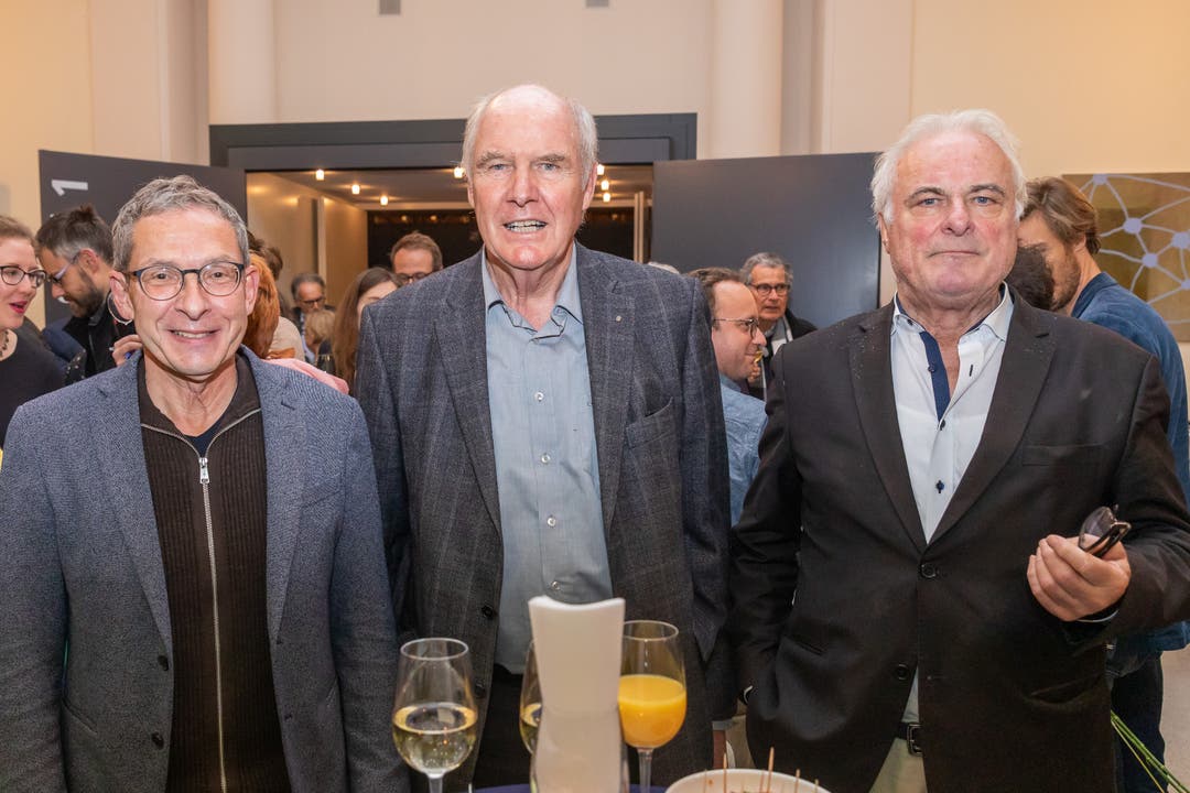 Von links: Die früheren Regierungsräte Urs Hofmann, Peter Wertli und Ulrich Siegrist bei der Vernissage in Aarau.
