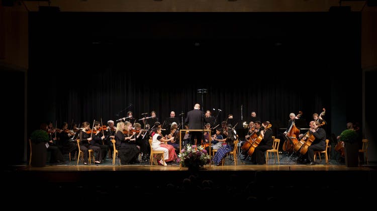 Das Stadtorchester Grenchen unter der Leitung von Ruwen Kronenberg, verstärkt durch die Musikschule Grenchen. (Morris Lüthi)