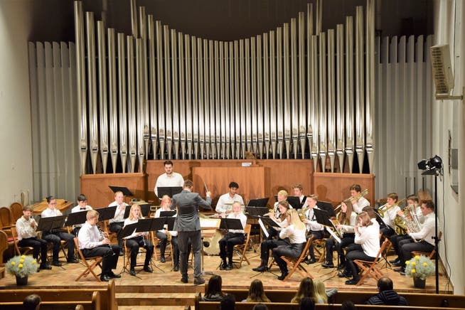Die Jugendlichen musizierten mit grosser Freude unter der professionellen Anleitung von Dirigent Anton Shaposhnyk.