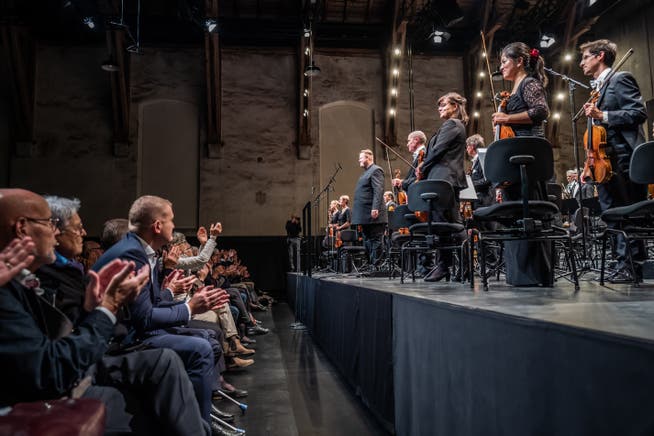 In der neuen Alten Reithalle gibt es Applaus für Argovia Philharmonic.
