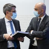 Lukas Engelberger (links) und Alain Berset bei einer Medienkonferenz in Bern. (Keystone)