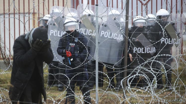Polnischen Polizisten an der EU-Aussengrenze (Bild: 16.11.2021) (Keystone)