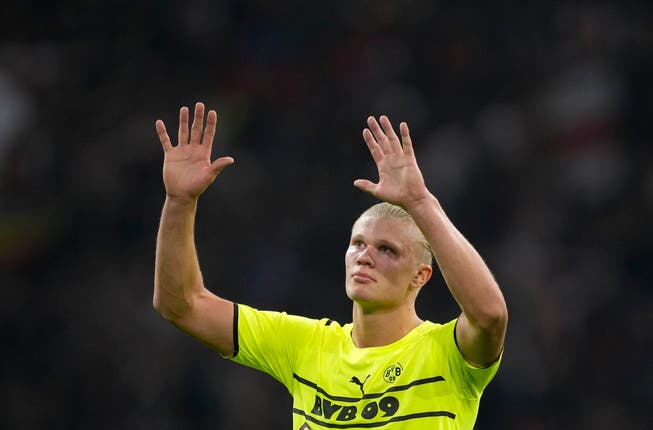 Erling Haaland entschuldigt sich nach der 0:4-Niederlage gegen Ajax Amsterdam bei den mitgereisten Fans.