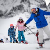 Nach einer Zwangspause im vergangenen Winter planen viele Schulen und Lagerkommissionen wieder Ski- und Schneesportlager. (Laurent Gillieron / KEYSTONE)