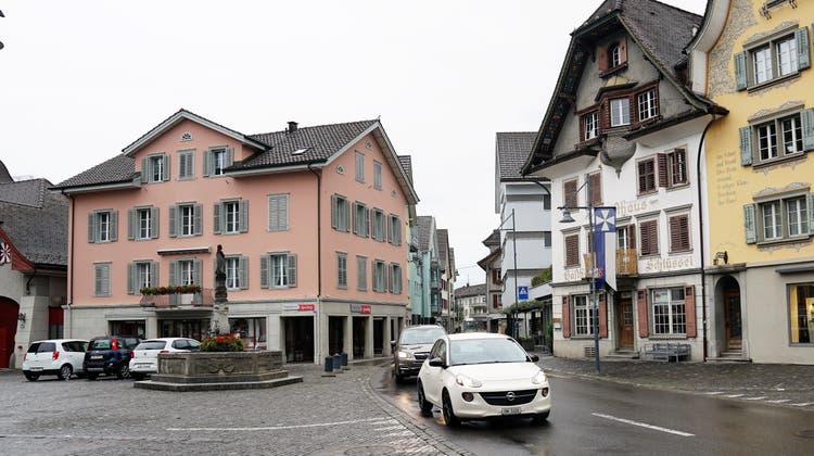 Der Sarner Dorfplatz. (Bild: Romano Cuonz (25. September 2020))