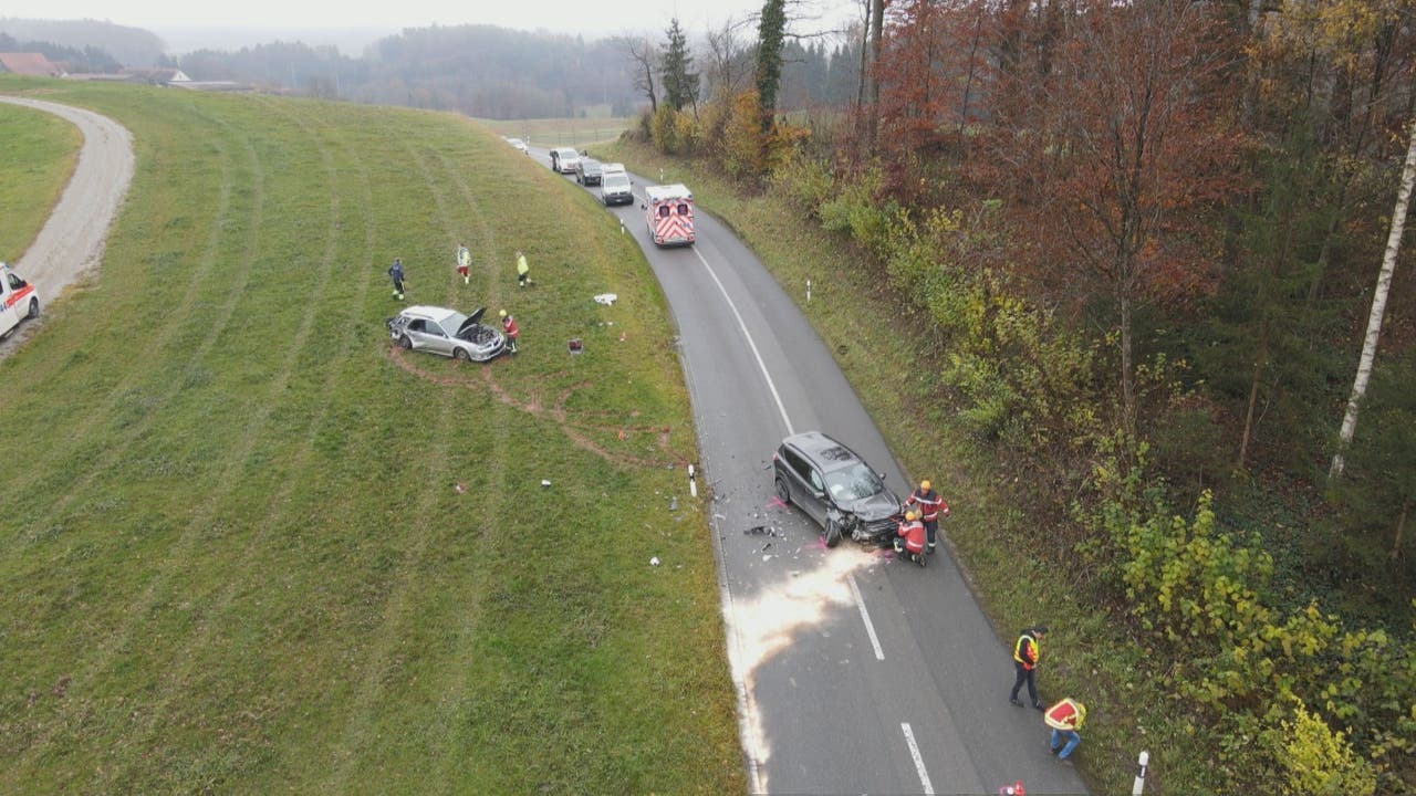 Zum Unfall kam es am Samstagmorgen kurz vor 11 Uhr auf der Hauptstrasse in Richtung Weiler Egelshofen. 