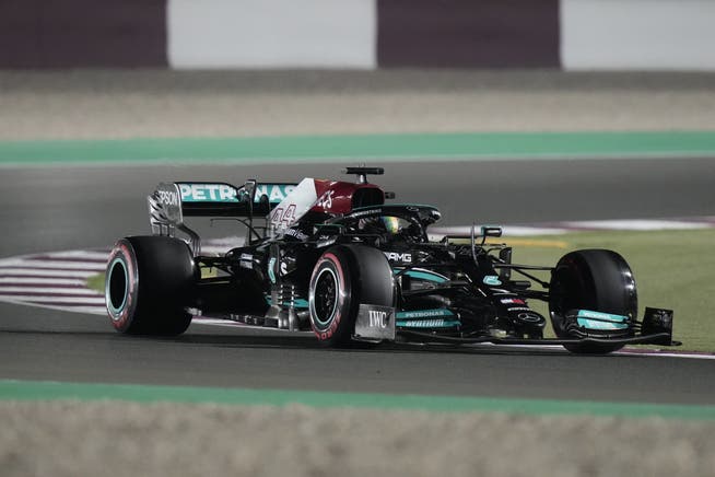 Lewis Hamilton fehlen in der Gesamtwertung nur noch acht Punkte auf Max Verstappen.