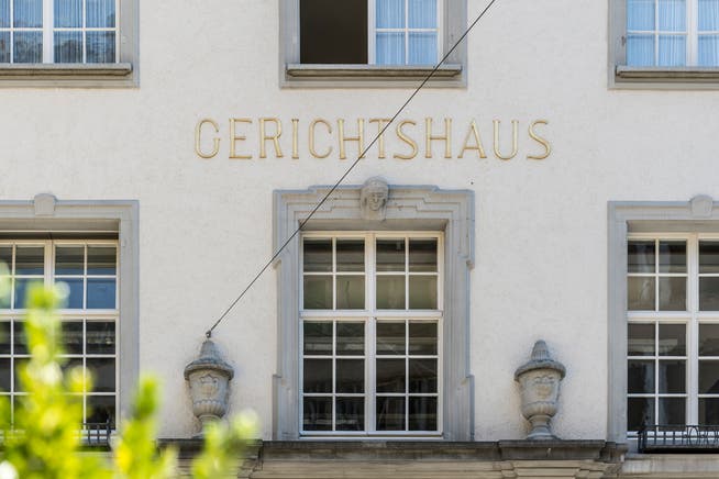 Das Kreisgericht St.Gallen sprach den Beschuldigten unter anderem der mutwilligen Belästigung, der einfachen Körperverletzung und des Hausfriedensbruchs schuldig.