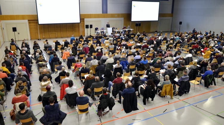 302 Stimmberechtigte kamen an die Gemeindeversammlung in Gränichen, vor allem wegen der Diskussion um Tempo 30. (Daniel Vizentini)