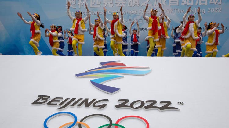Chinesische Artisten bei einer Zeremonie zur Ankunft der olympischen Flagge im Februar 2018. (Bild: AP)