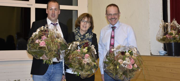 Für Bünzens Frau Gemeindeammann Marlise Müller und ihre Ratskollegen Patrick Rüttimann (links) und Peter Huber hat am Dienstag die letzte amtliche Gemeindeversammlung stattgefunden. 