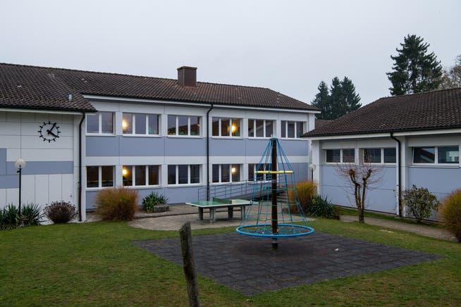 Das Schulhaus Oberwil soll an den Wärmeverbund angeschlossen werden.