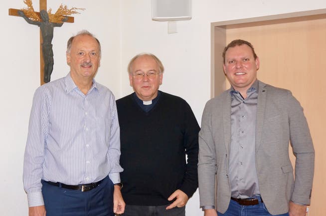 Gemeindepräsident Beat Krähenmann, Pfarradministrator Edwin Stier und Kirchenpfleger Simon Tobler führten durch eine weitgehend einmütige Versammlung.