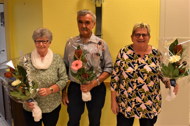 Das Siegertrio der Jahresmeisterschaft des Urner Schieberjass (von links): Trudi Walker, Gustav Scheiber und Ida Durrer.
