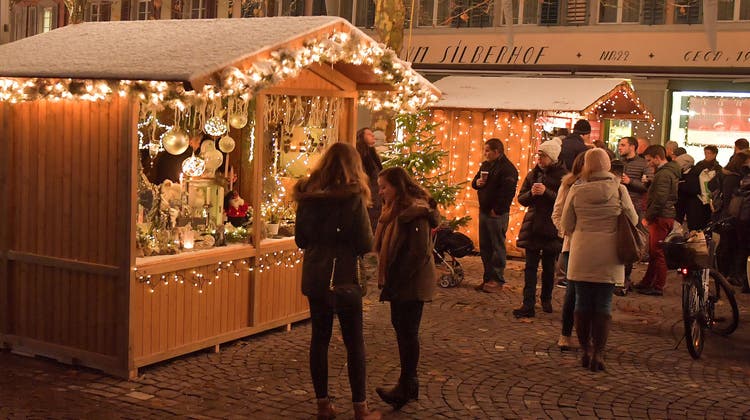 Die Lichterzeit ist da: Und auch dieses Jahr gibt es viel Weihnachtsstimmung in der Region. Hier am Weihnachtsmarkt in Aarau. (Gerry Frei)