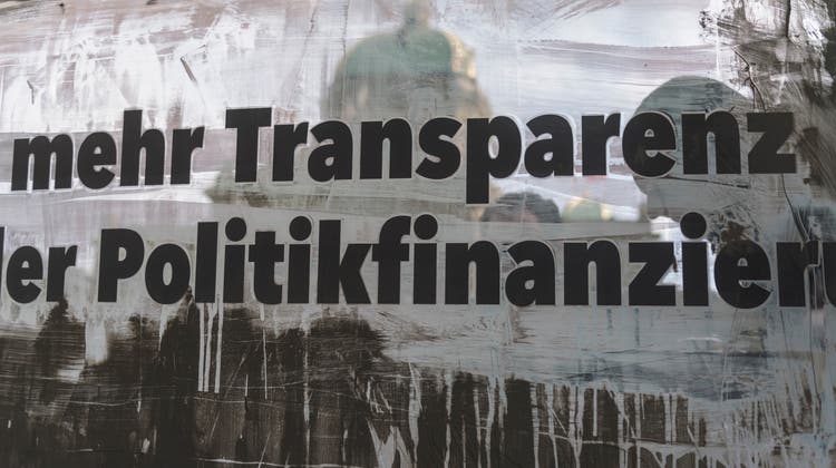 In Bern gibt es in der Politik künftig keine anonymen Spenden mehr. (Symbolbild) (Keystone)