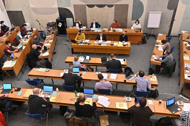 Das Gemeindeparlament tagte erstmals seit Januar 2020 wieder im Ratsaal im Stadthaus. Die Budgetsitzung dauerte 