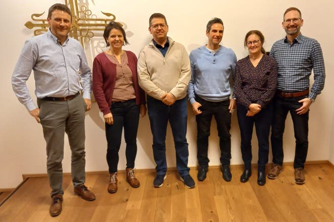 Der neue Kirchenrat David Odermatt, Renate Zimmermann, Rolf Reinhard, Toni Rust, Andrea Erni und Benjamin Meier (von links).
