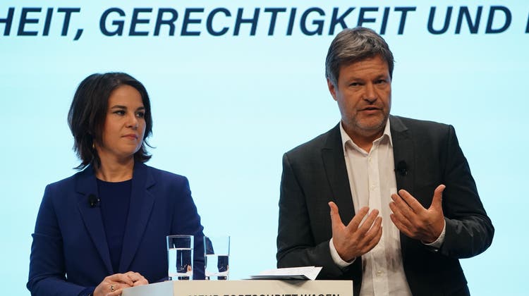 Grünen-Chef Robert Habeck soll Vizekanzler sowie Klima- und Energieminister werden, Co-Chefin Annalena Baerbock Aussenministerin. (Clemens Bilan / EPA)