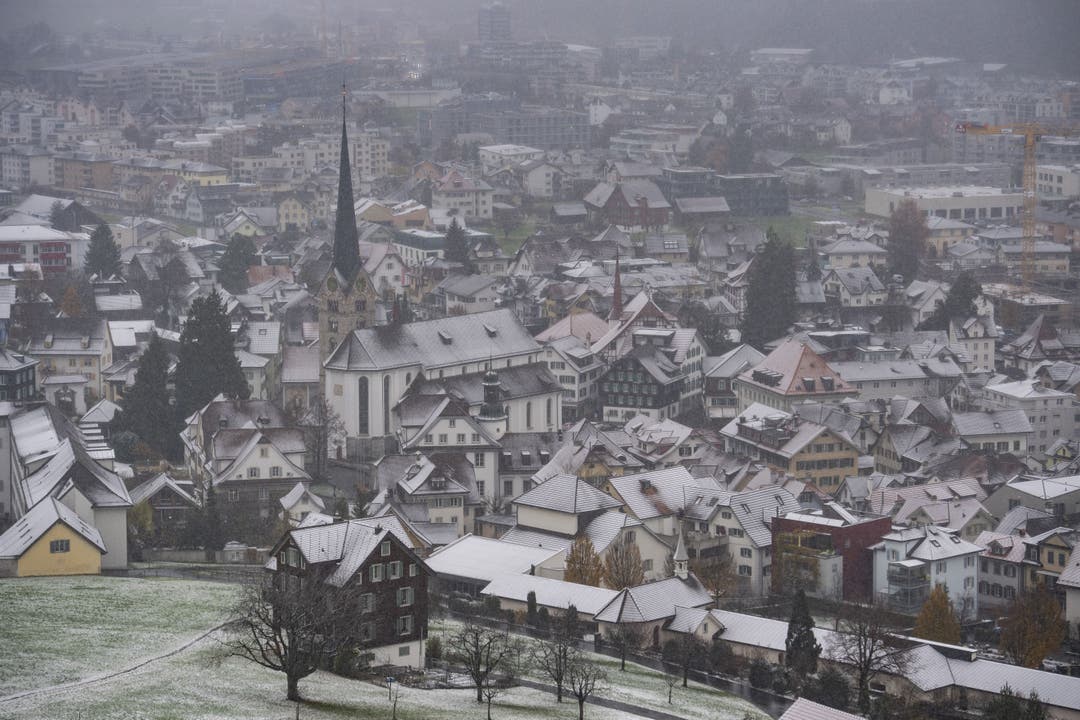 Das Dorfzentrum von Stans ist leicht mit Schnee bedeckt.