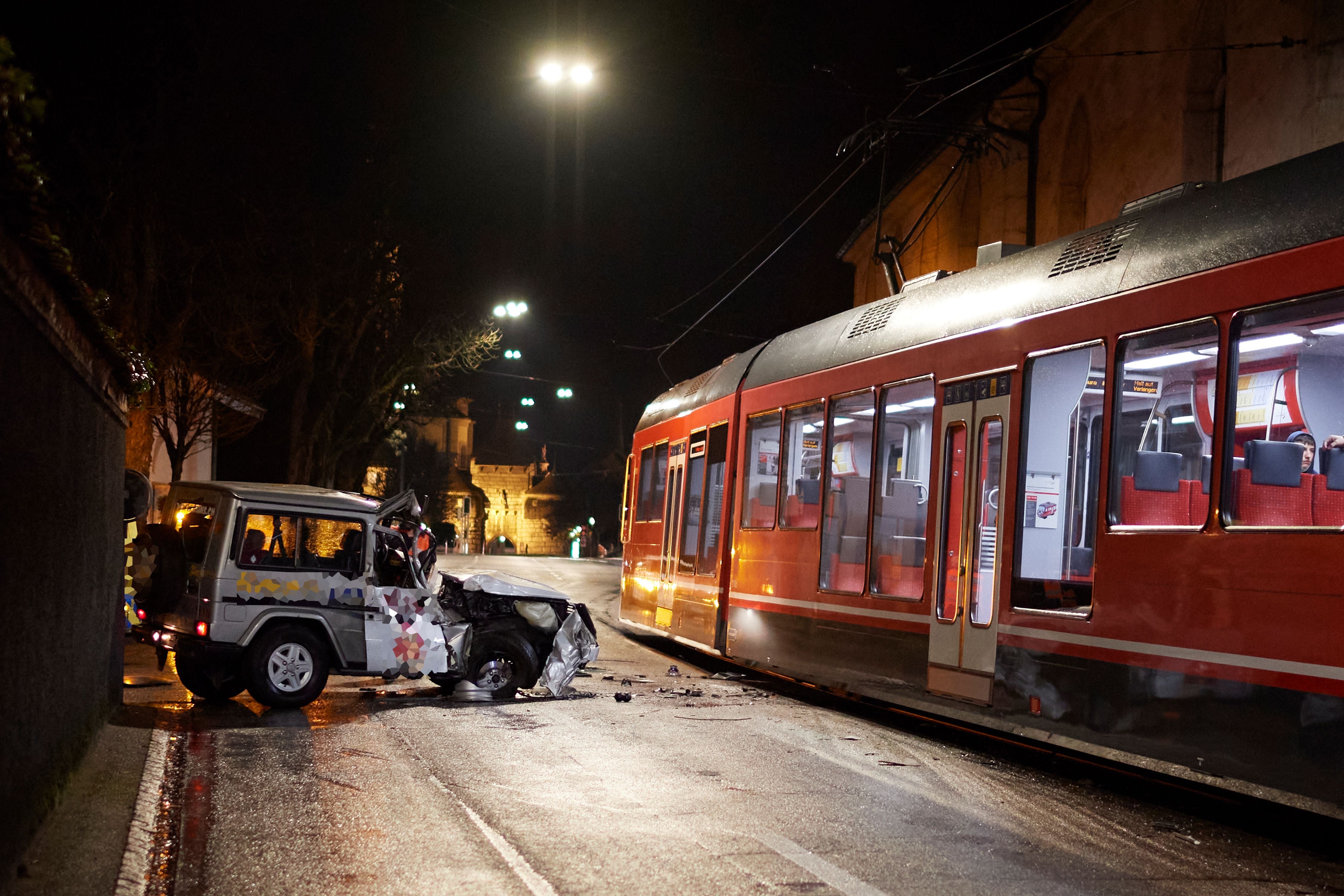 Solothurn: Geländewagen Kollidiert Mit Entgegenkommenden Zug