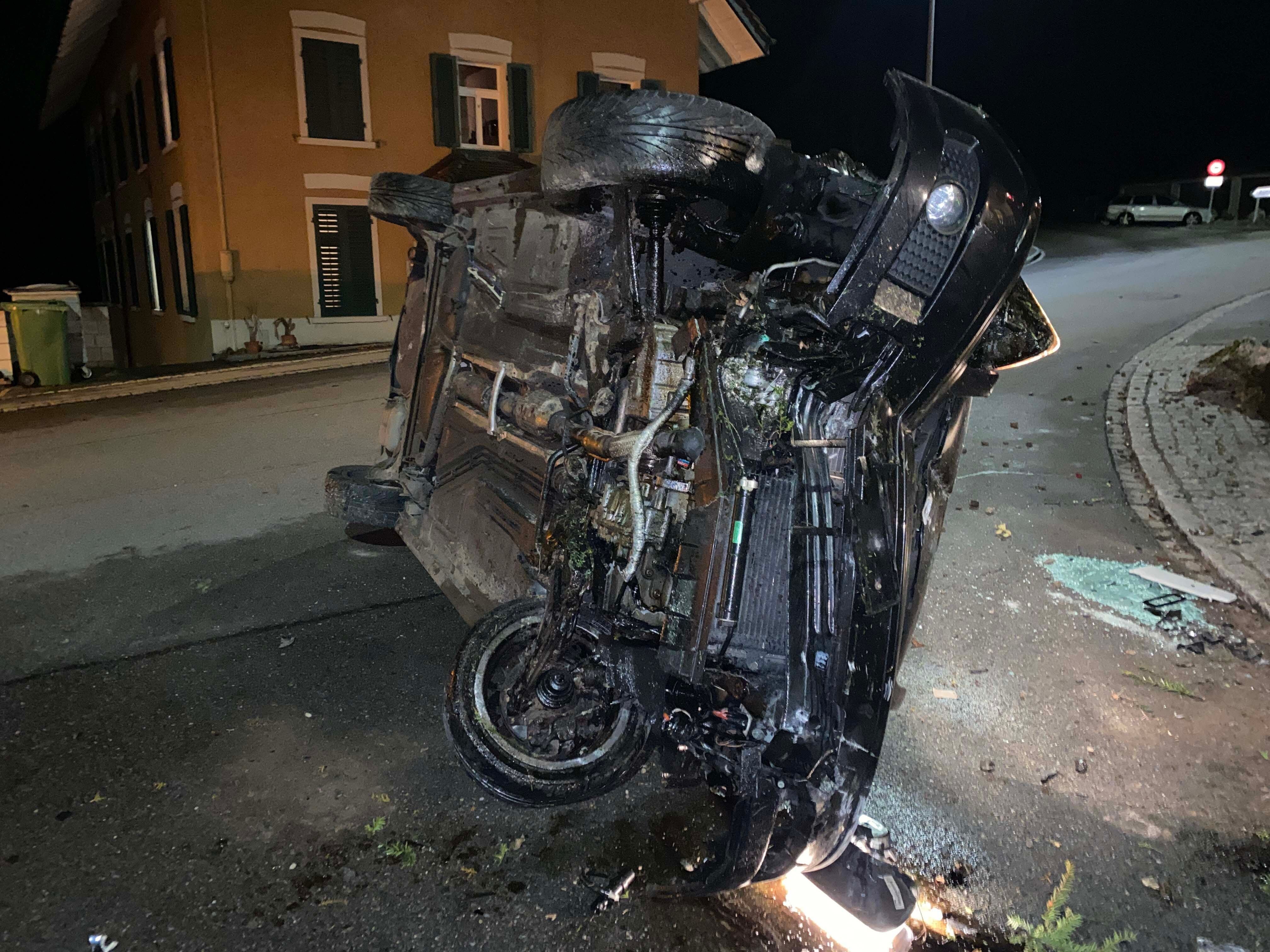 Mellingen Fahrzeug Bei Selbstunfall überschlagen