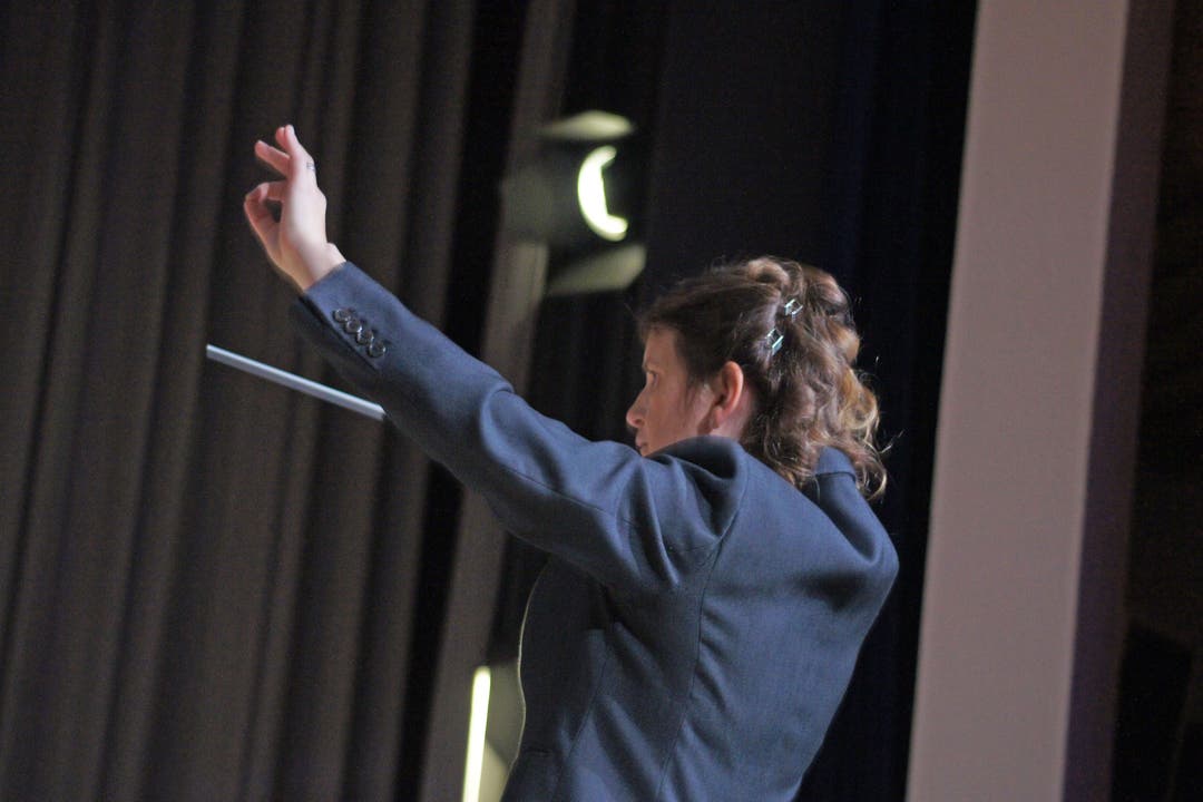 Cäcilia Gebhart dirigiert seit acht Jahren die Harmonie Birmensdorf.