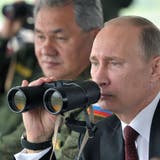Was plant er? Russlands Präsident Wladimir Putin bei einer Militärübung (Archiv) (Keystone)