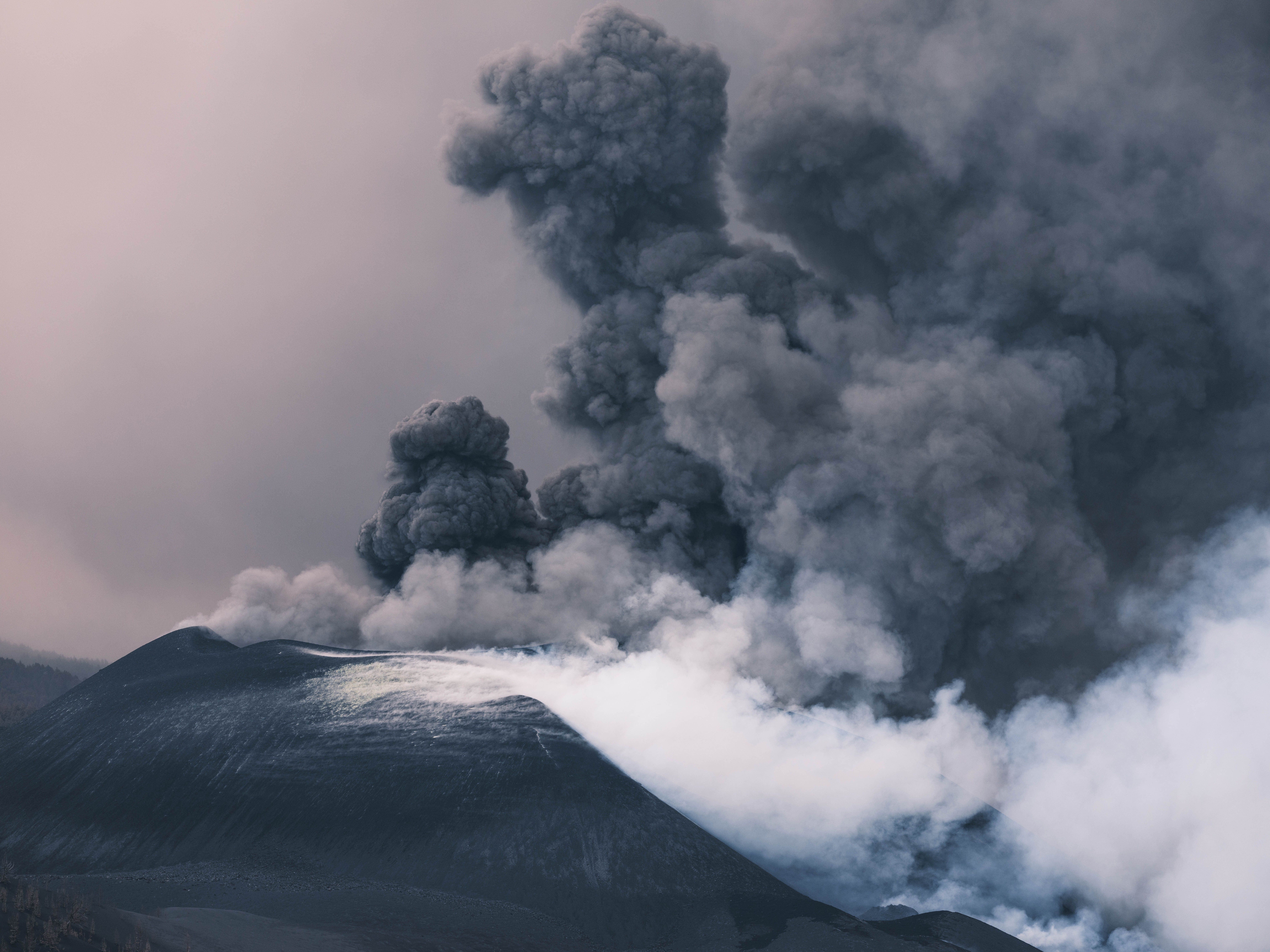 «Vulkan Cumbre Vieja», der Vulkan hat immer noch keinen Namen. Er wird auch «Volcan de La Palma» genannt.