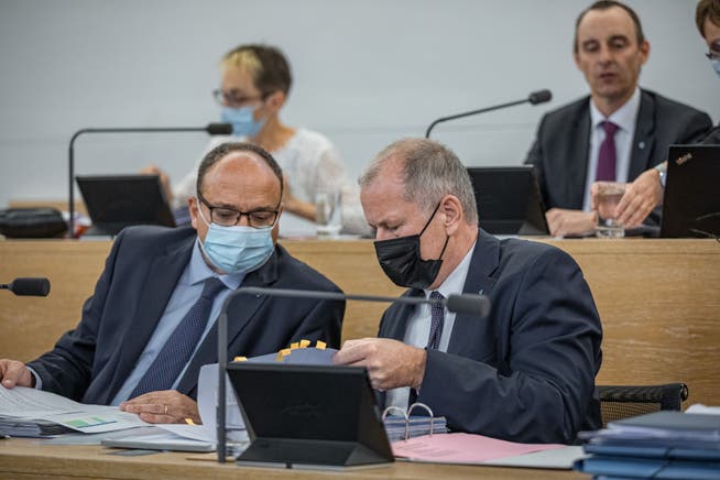 Finanzdirektor Markus Dieth (links) und Baudirektor Stephan Attiger während der Budget-Sitzung des Grossen Rats. 