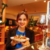 Désirée Fatzer, neue Pächterin des ehemaligen Café Pelikan, sagt: «Avocado wird es hier nie geben. Und auch keine Tomaten im Winter.» (Bild: Donato Caspari)