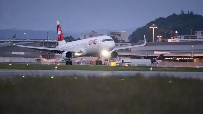 ine startklare Swiss am Flughafen Zürich.