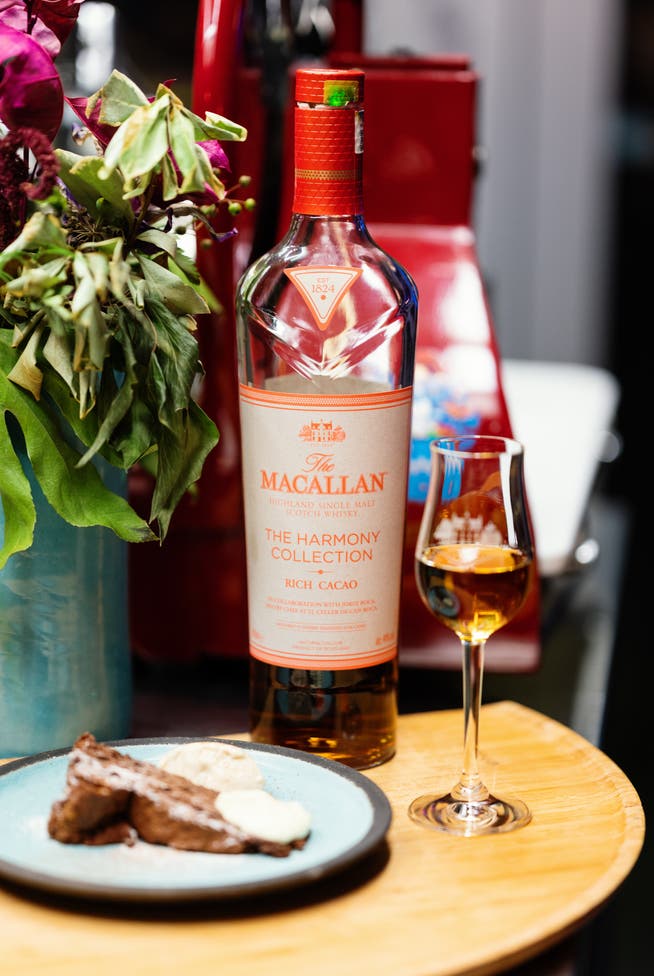 Die neueste Kreation der schottischen Macallan-Destil­lerie: «Rich Cacao» – mit Schokoladenkuchen von Richard Kägi.