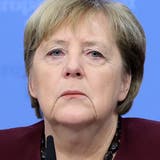 Denkt über «Einschränkungen für Ungeimpfte» nach: Noch-Kanzlerin Angela Merkel. (EPA/Aris Oikonomou/22. Oktober 2021)