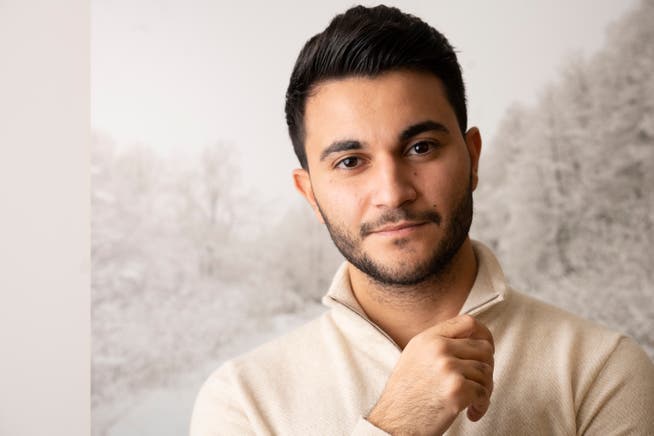 Dadvan Yousuf vor einem Bild in seinem Büro im Zentrum von Zürich am 3. November 2021. 