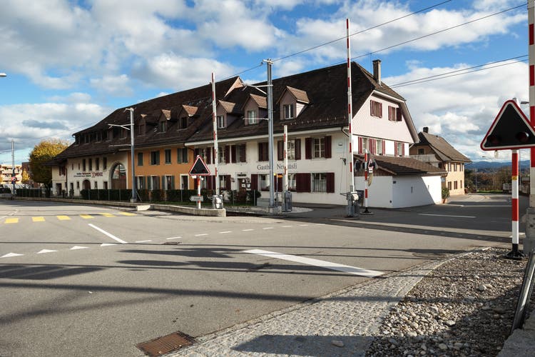 Der Dorfeingang Nord in Flumenthal mit den markanten Bauten entlang der Baselstrasse soll als Ganzes betrachtet und schöner gestaltet werden.