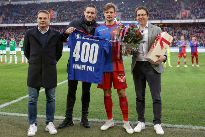 07.11.2021; Basel; Fussball Super League - FC Basel - FC St. Gallen; 400 Spiel Valentin Stocker (Basel) (Marc Schumacher/freshfocus)